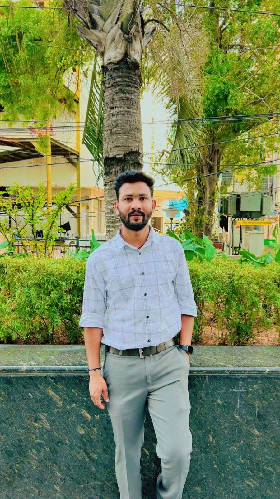 Srinivas, Birth Yr 1994, Income 10k, Profile No 605G