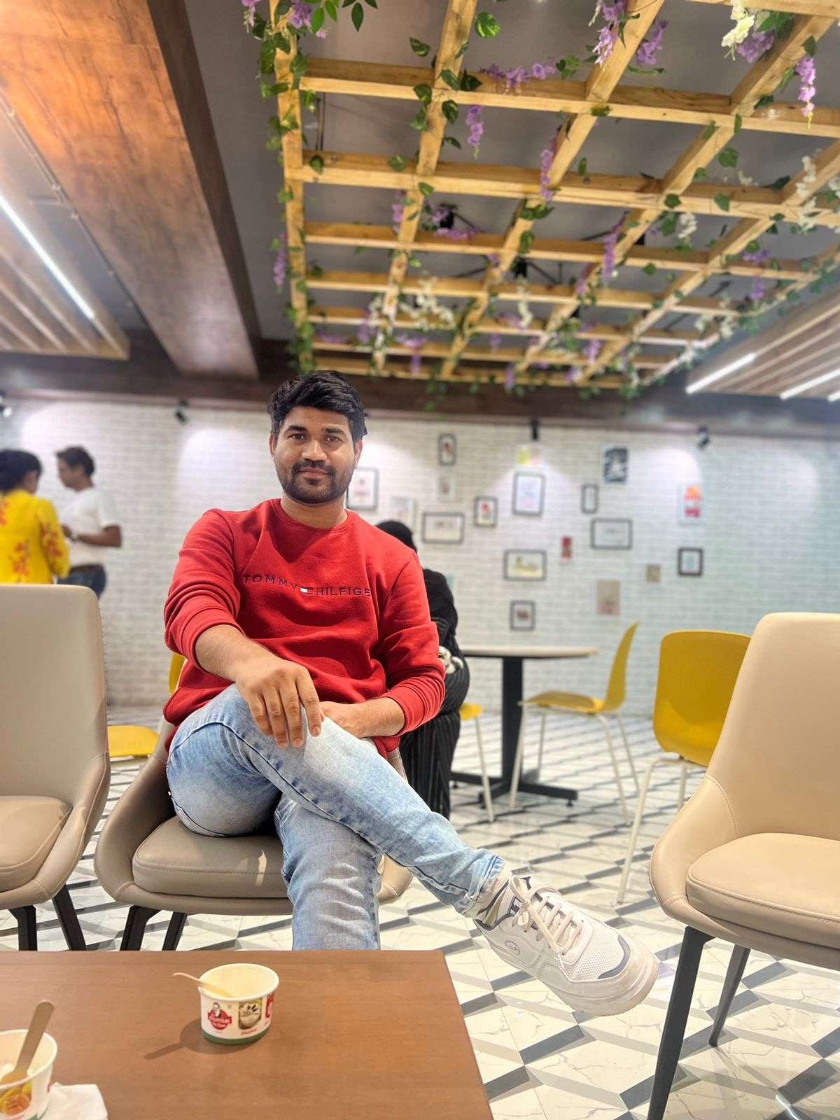 Naresh, Birth Yr 1994, Income 10L, Profile No 808G